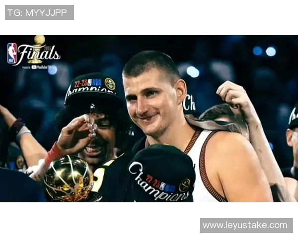 雷迪克称赞艾顿稳定性认为其手感仅次于约基奇